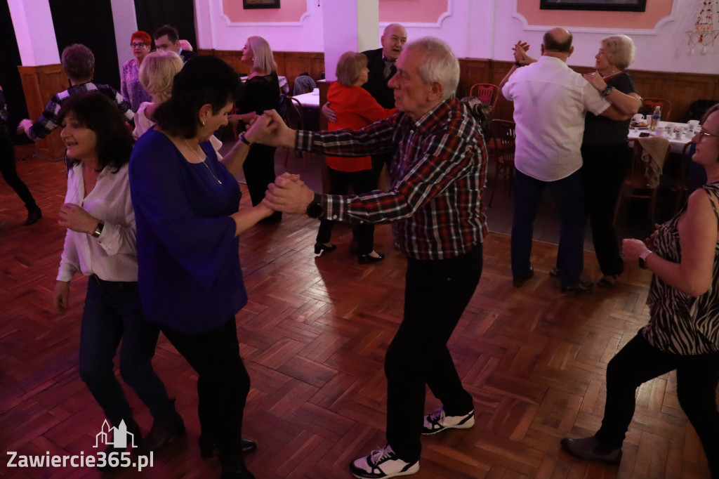 Fotorelacja: Karnawałowa Potańcówka w Pałacyku nad Wartą w Zawierciu