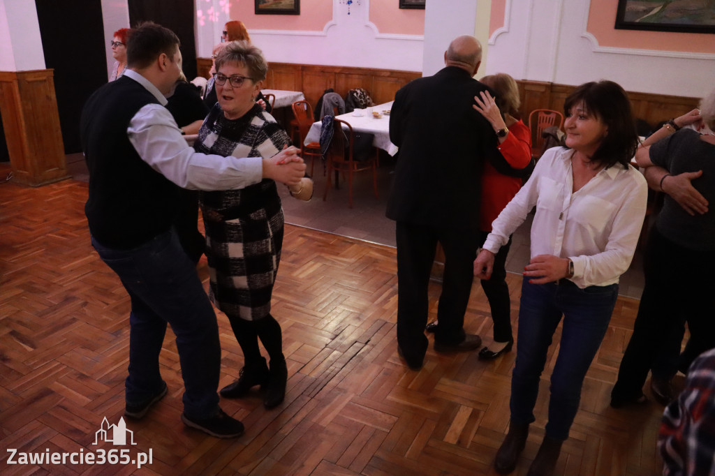 Fotorelacja: Karnawałowa Potańcówka w Pałacyku nad Wartą w Zawierciu