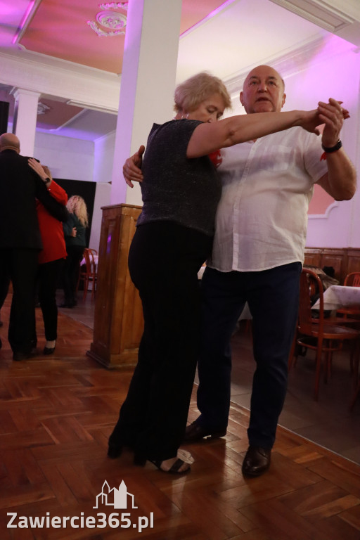 Fotorelacja: Karnawałowa Potańcówka w Pałacyku nad Wartą w Zawierciu