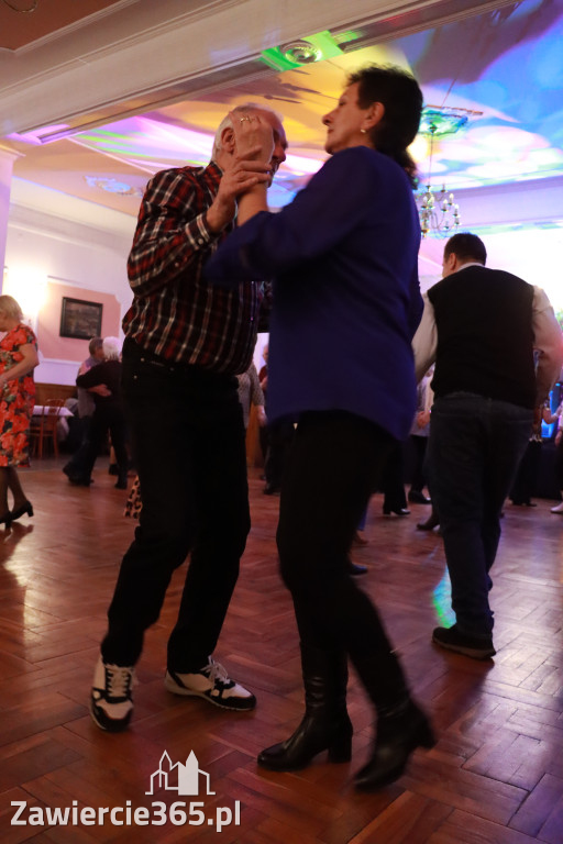 Fotorelacja: Karnawałowa Potańcówka w Pałacyku nad Wartą w Zawierciu