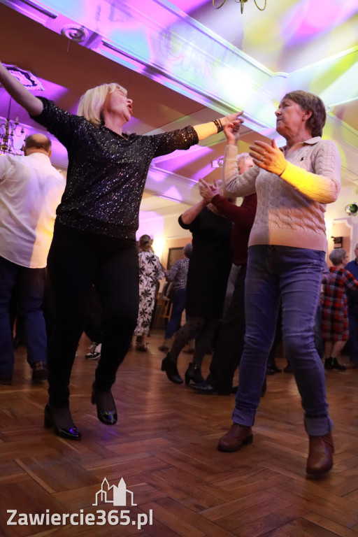 Fotorelacja: Karnawałowa Potańcówka w Pałacyku nad Wartą w Zawierciu