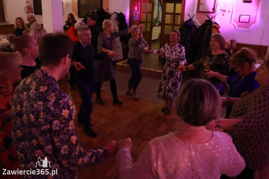 Fotorelacja: Karnawałowa Potańcówka w Pałacyku nad Wartą w Zawierciu