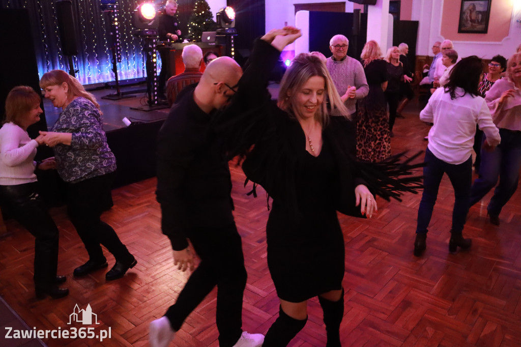Fotorelacja: Karnawałowa Potańcówka w Pałacyku nad Wartą w Zawierciu