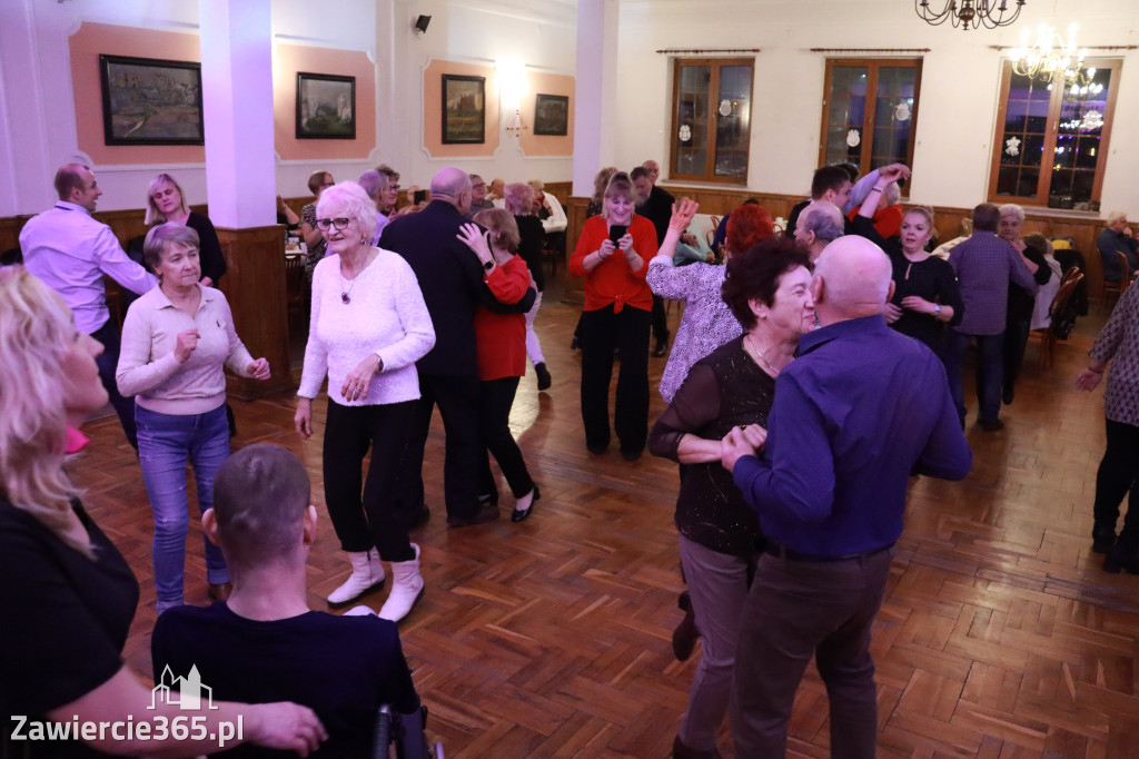 Fotorelacja: Karnawałowa Potańcówka w Pałacyku nad Wartą w Zawierciu