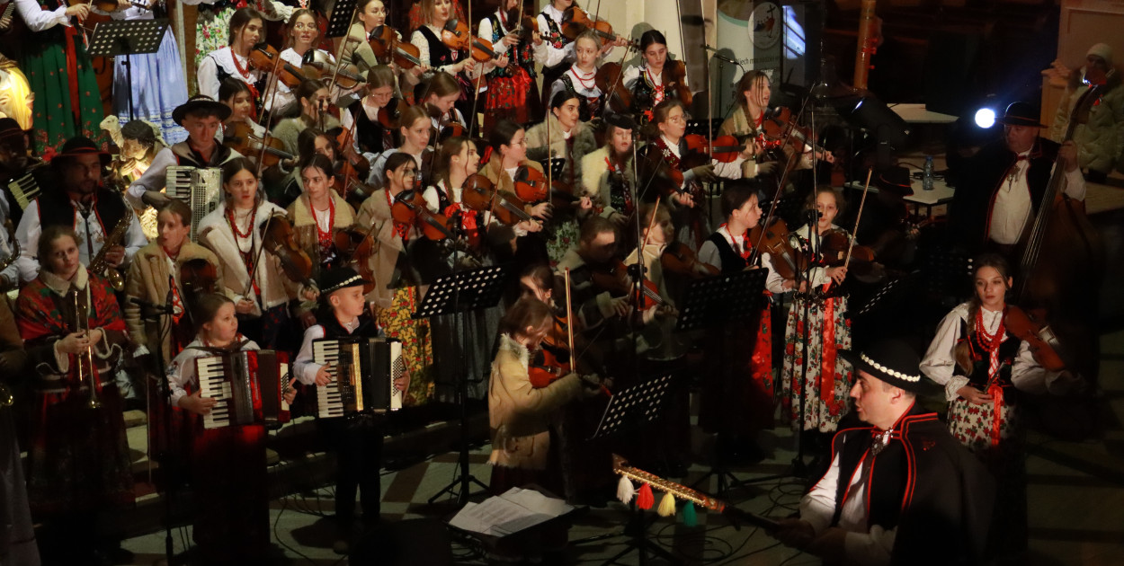 Fotorelacja: Koncert Bożonarodzeniowy kapeli Głos Beskidu w Zawierciu