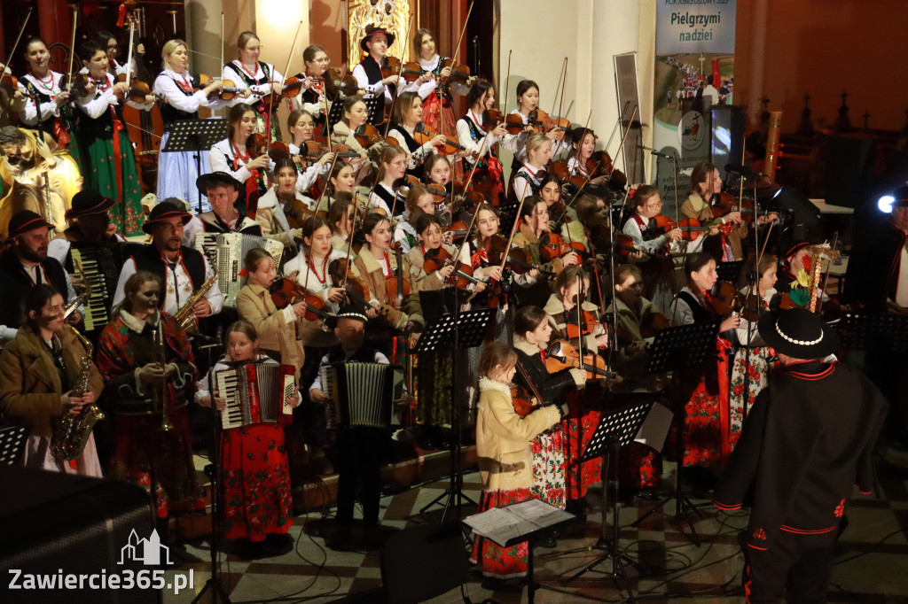 Fotorelacja: Koncert Bożonarodzeniowy kapeli Głos Beskidu w Zawierciu
