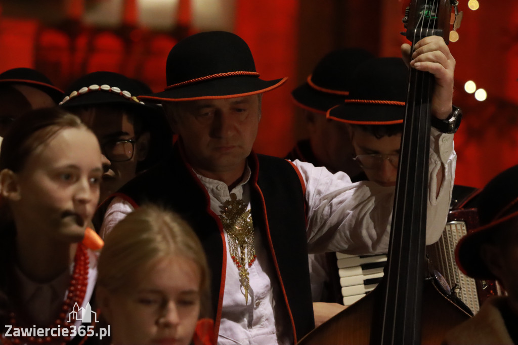 Fotorelacja: Koncert Bożonarodzeniowy kapeli Głos Beskidu w Zawierciu