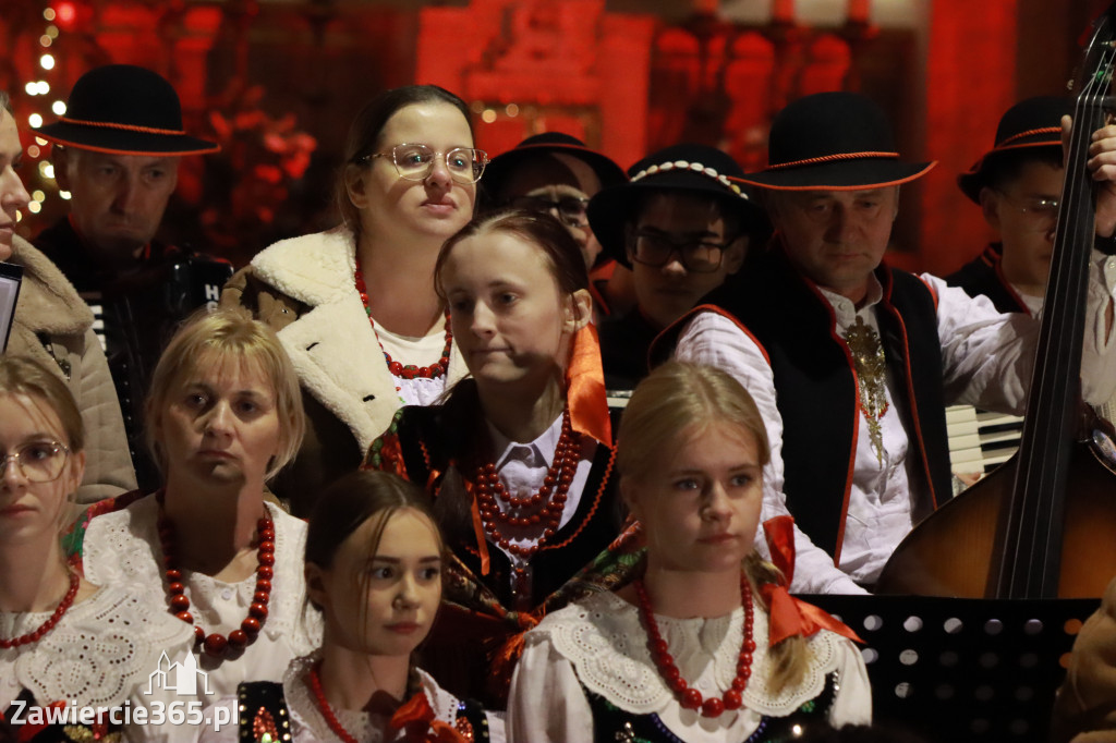 Fotorelacja: Koncert Bożonarodzeniowy kapeli Głos Beskidu w Zawierciu