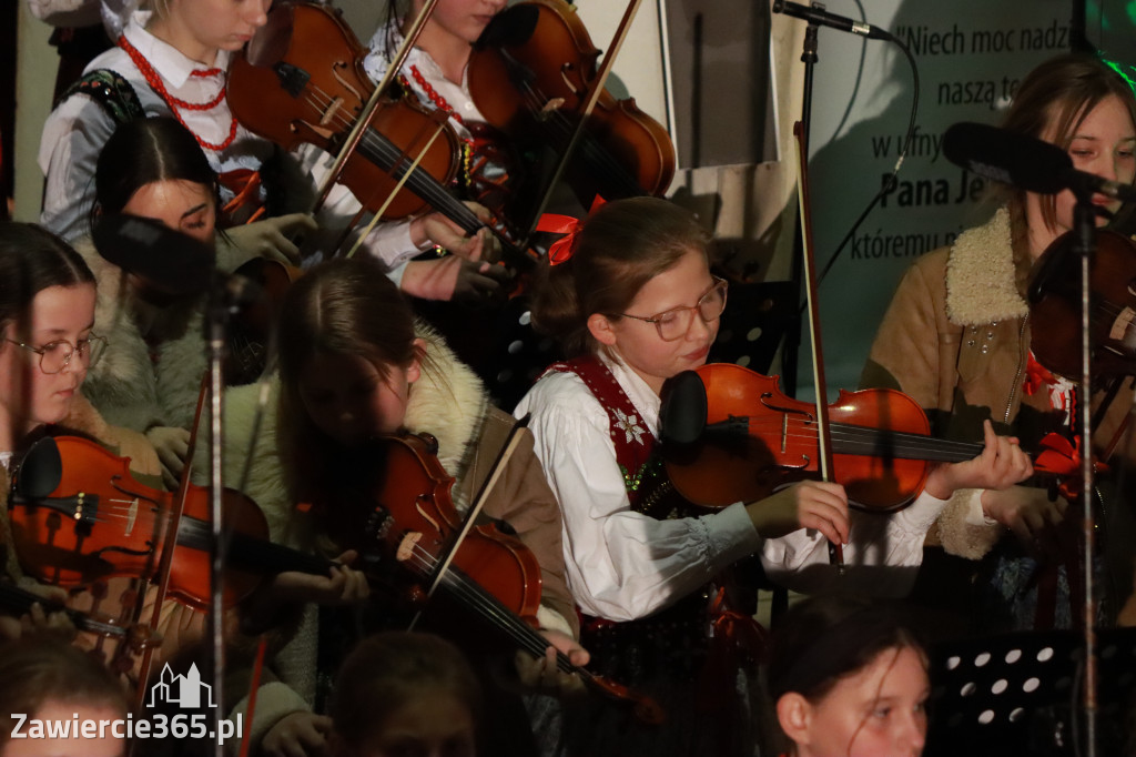 Fotorelacja: Koncert Bożonarodzeniowy kapeli Głos Beskidu w Zawierciu