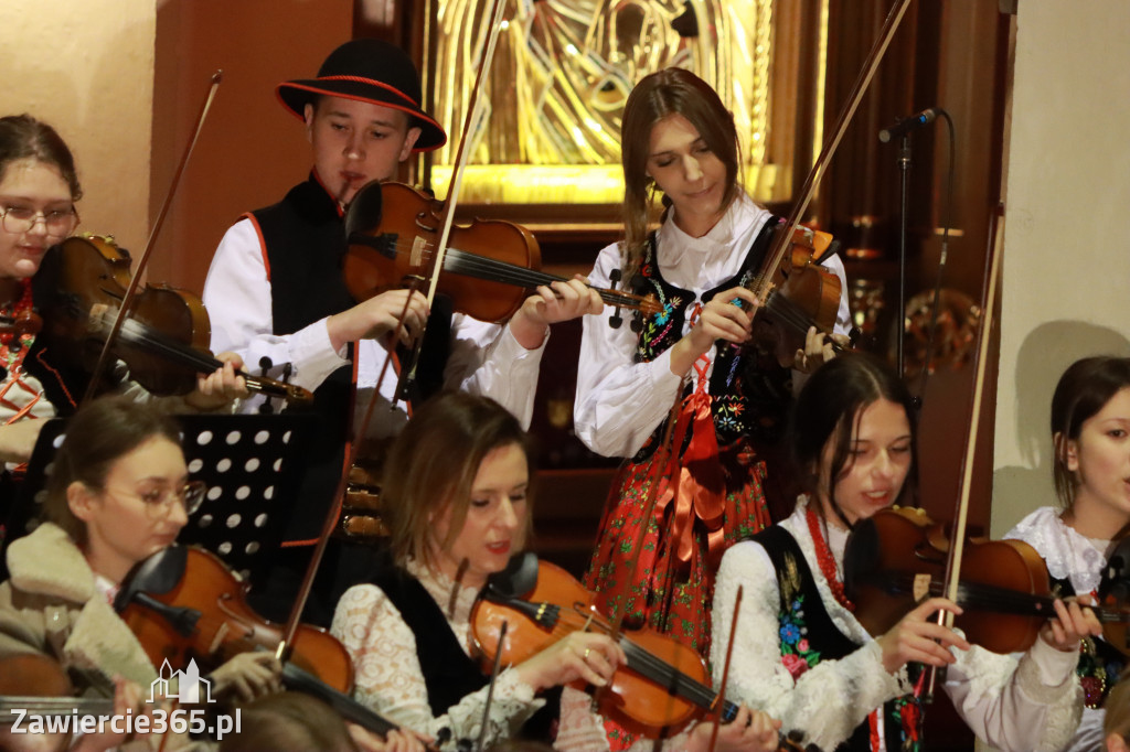 Fotorelacja: Koncert Bożonarodzeniowy kapeli Głos Beskidu w Zawierciu