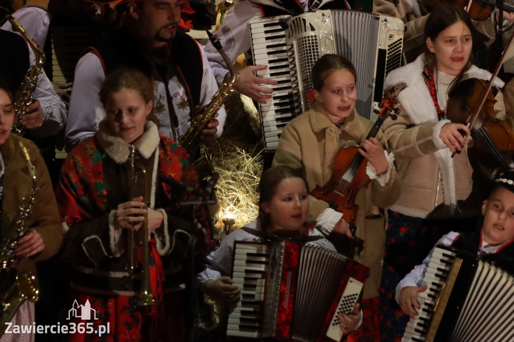 Fotorelacja: Koncert Bożonarodzeniowy kapeli Głos Beskidu w Zawierciu