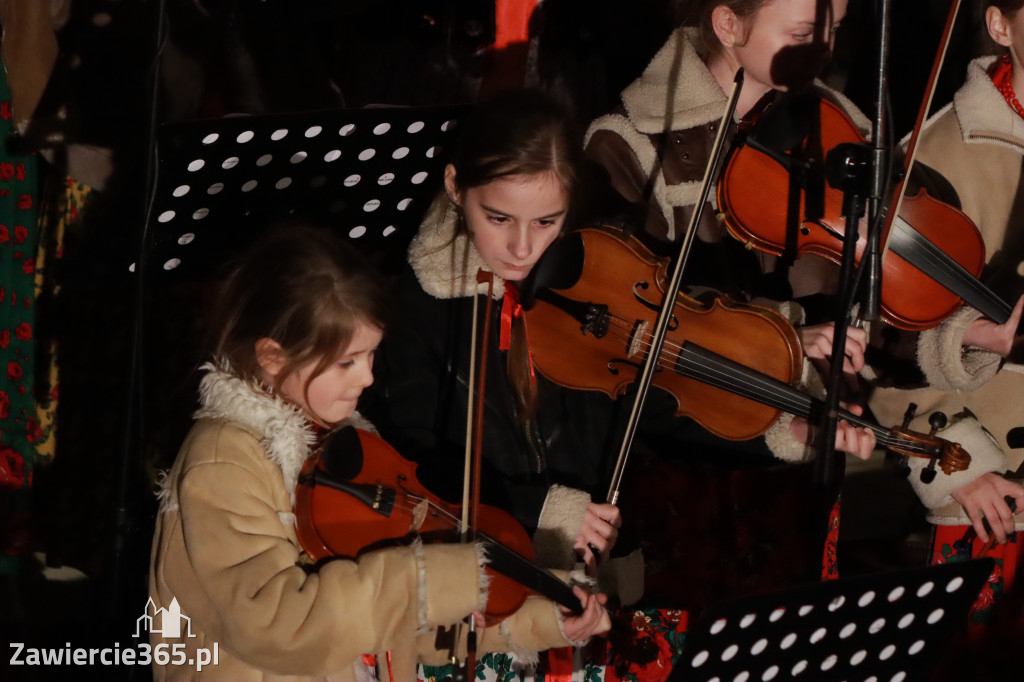 Fotorelacja: Koncert Bożonarodzeniowy kapeli Głos Beskidu w Zawierciu