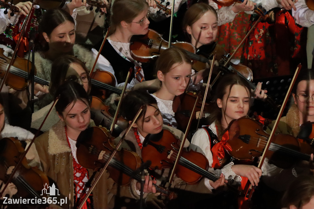 Fotorelacja: Koncert Bożonarodzeniowy kapeli Głos Beskidu w Zawierciu