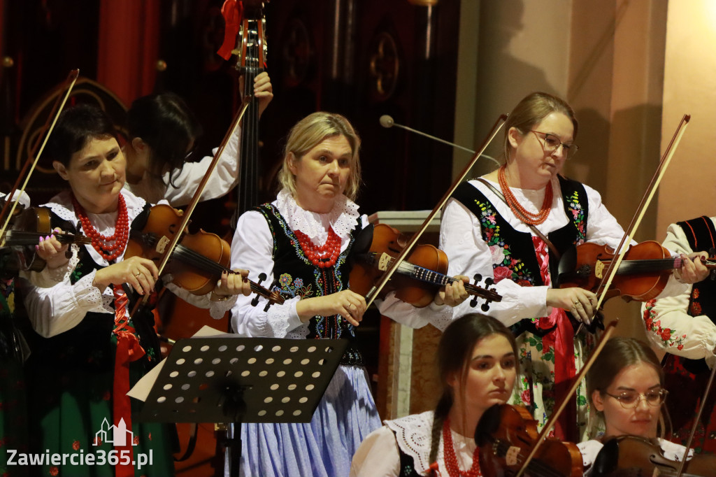 Fotorelacja: Koncert Bożonarodzeniowy kapeli Głos Beskidu w Zawierciu