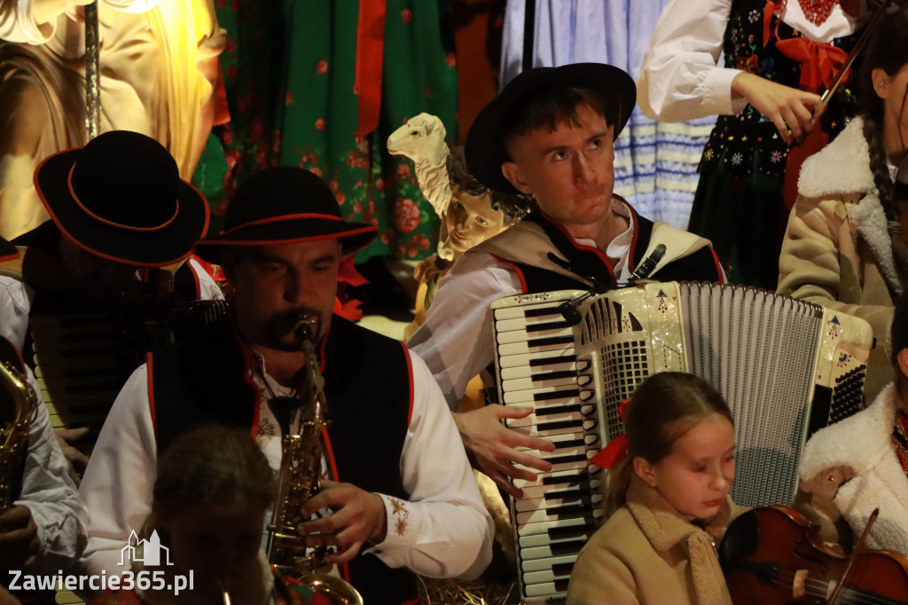Fotorelacja: Koncert Bożonarodzeniowy kapeli Głos Beskidu w Zawierciu