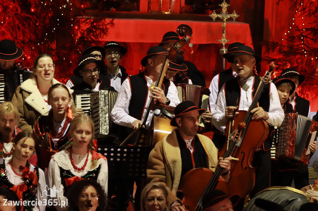 Fotorelacja: Koncert Bożonarodzeniowy kapeli Głos Beskidu w Zawierciu