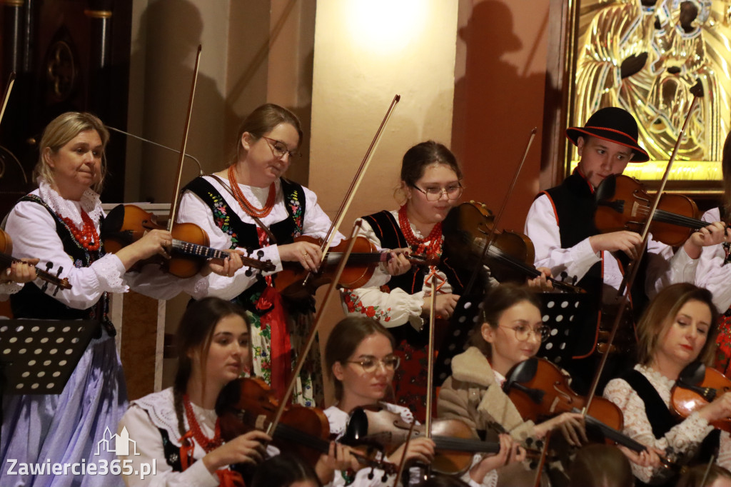 Fotorelacja: Koncert Bożonarodzeniowy kapeli Głos Beskidu w Zawierciu