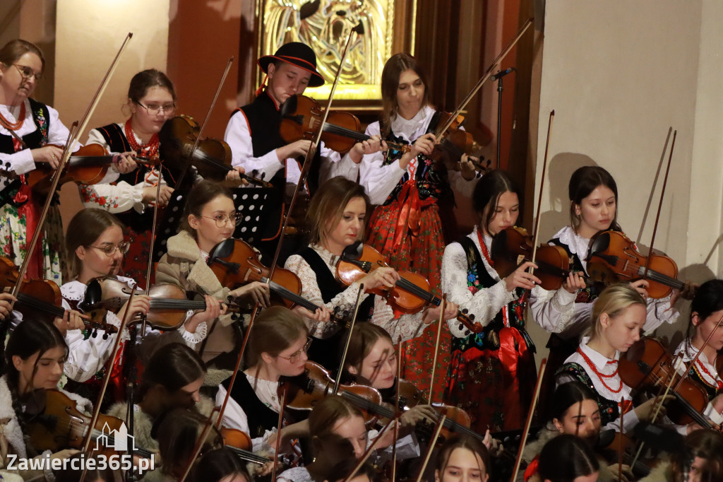 Fotorelacja: Koncert Bożonarodzeniowy kapeli Głos Beskidu w Zawierciu