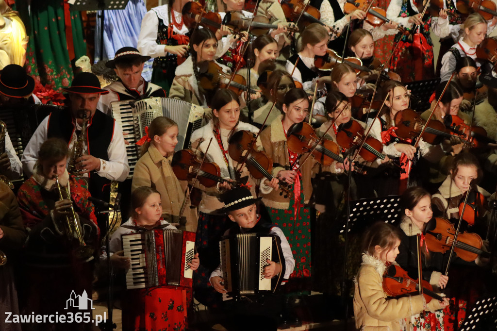 Fotorelacja: Koncert Bożonarodzeniowy kapeli Głos Beskidu w Zawierciu