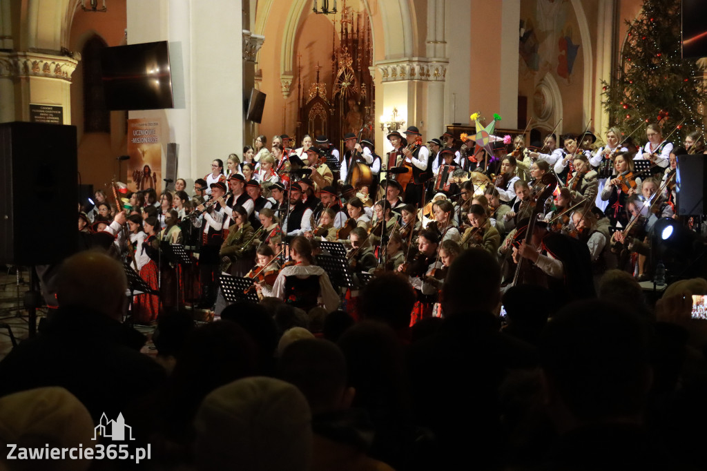 Fotorelacja: Koncert Bożonarodzeniowy kapeli Głos Beskidu w Zawierciu