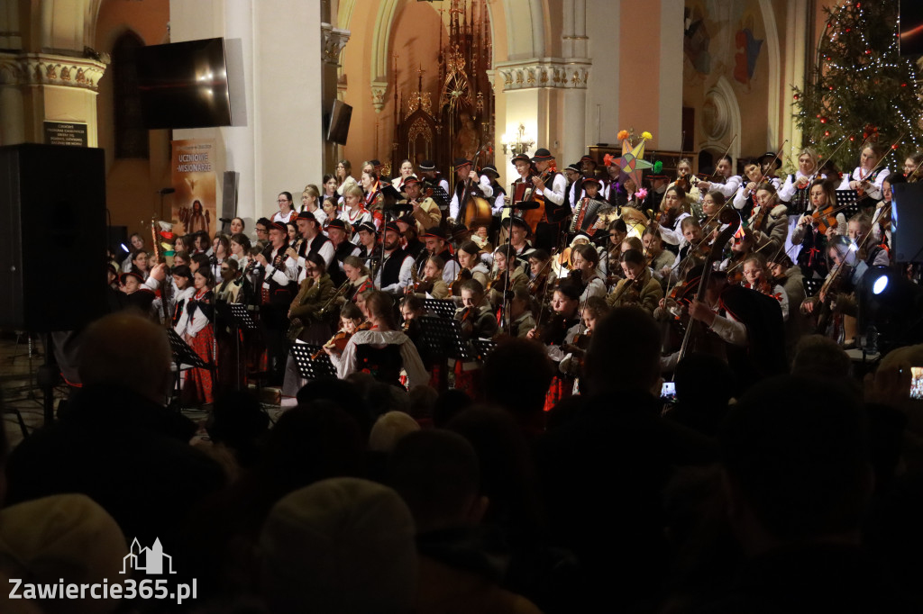 Fotorelacja: Koncert Bożonarodzeniowy kapeli Głos Beskidu w Zawierciu