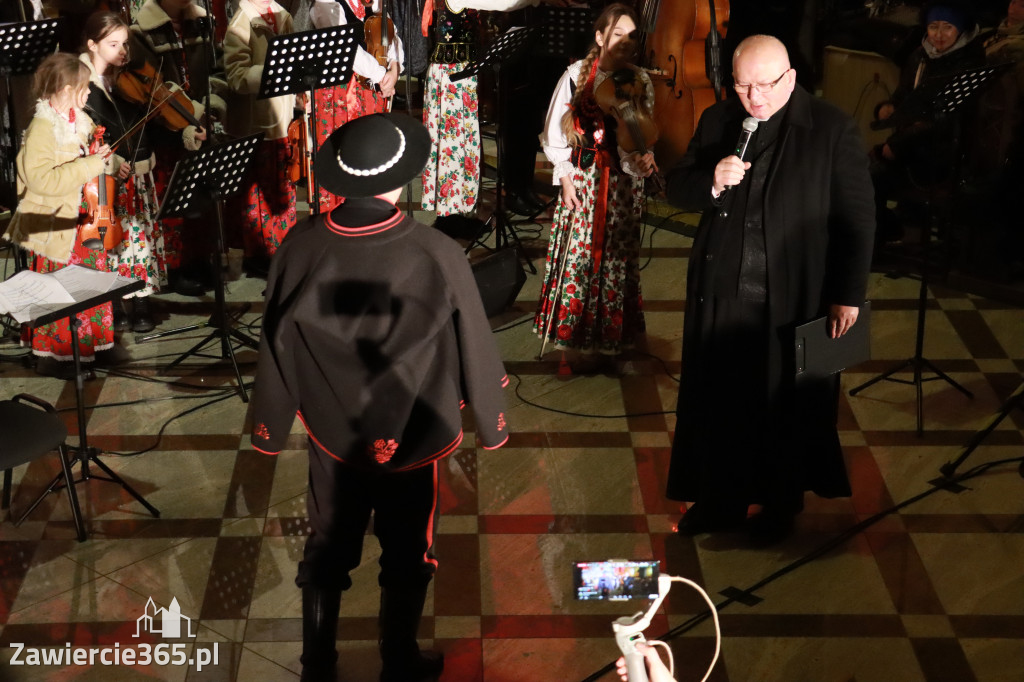 Fotorelacja: Koncert Bożonarodzeniowy kapeli Głos Beskidu w Zawierciu
