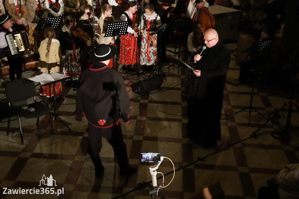 Fotorelacja: Koncert Bożonarodzeniowy kapeli Głos Beskidu w Zawierciu