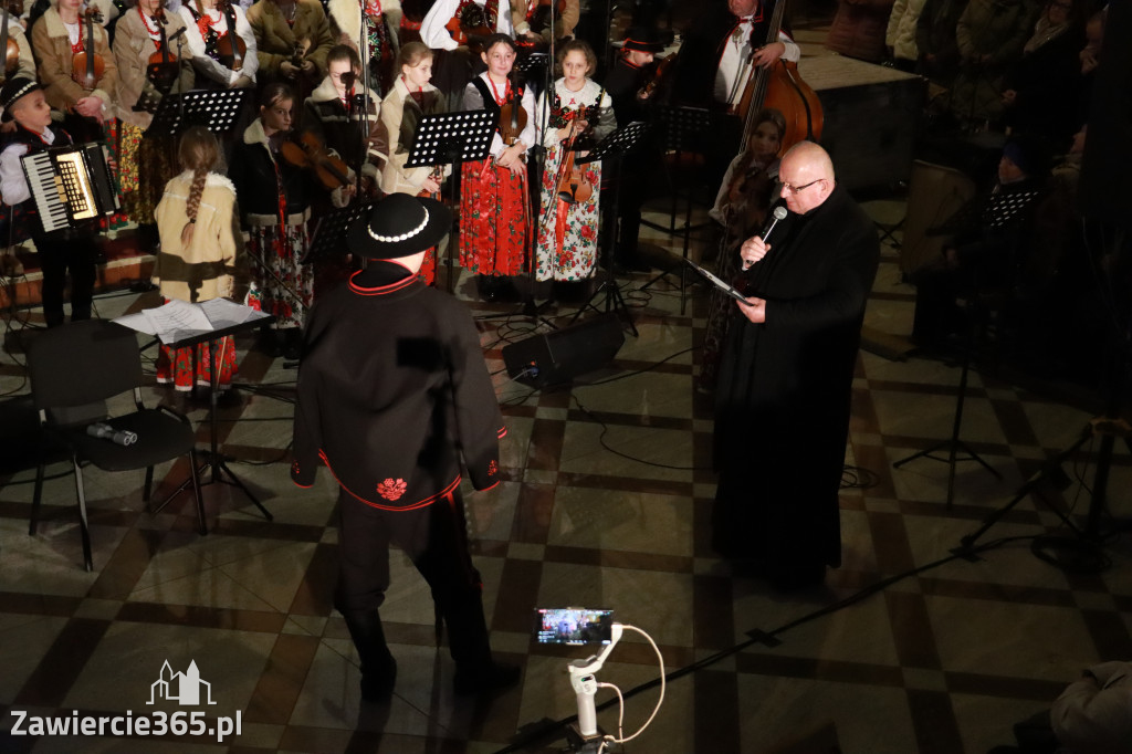 Fotorelacja: Koncert Bożonarodzeniowy kapeli Głos Beskidu w Zawierciu