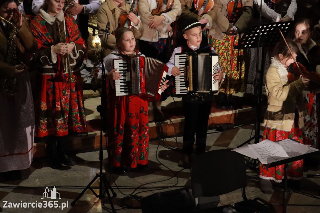 Fotorelacja: Koncert Bożonarodzeniowy kapeli Głos Beskidu w Zawierciu