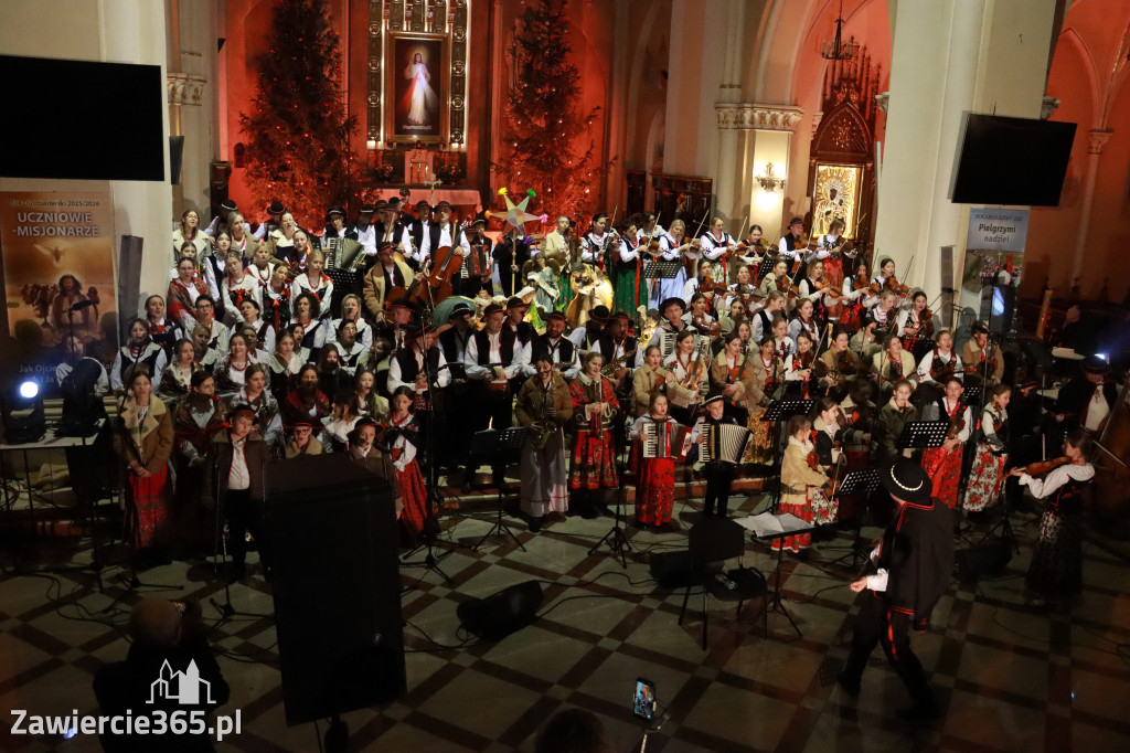 Fotorelacja: Koncert Bożonarodzeniowy kapeli Głos Beskidu w Zawierciu