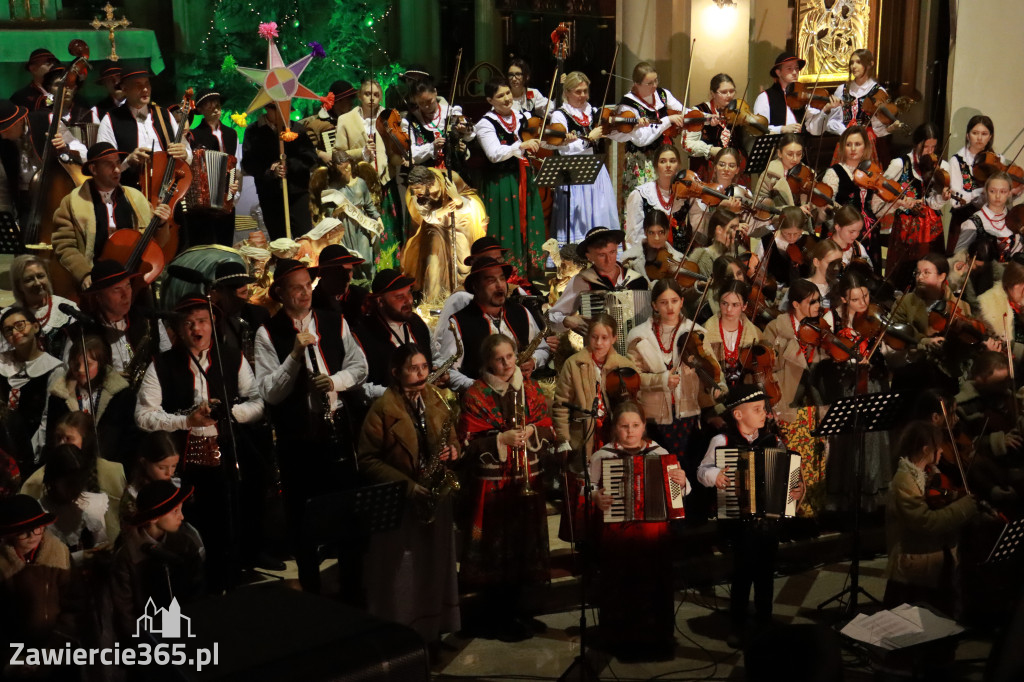 Fotorelacja: Koncert Bożonarodzeniowy kapeli Głos Beskidu w Zawierciu