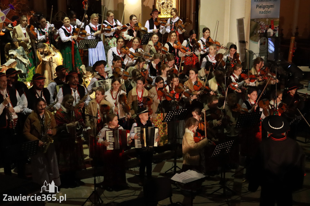 Fotorelacja: Koncert Bożonarodzeniowy kapeli Głos Beskidu w Zawierciu