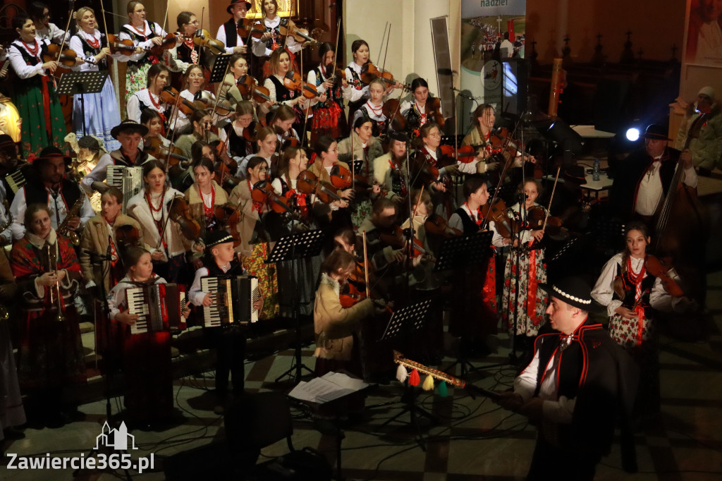 Fotorelacja: Koncert Bożonarodzeniowy kapeli Głos Beskidu w Zawierciu