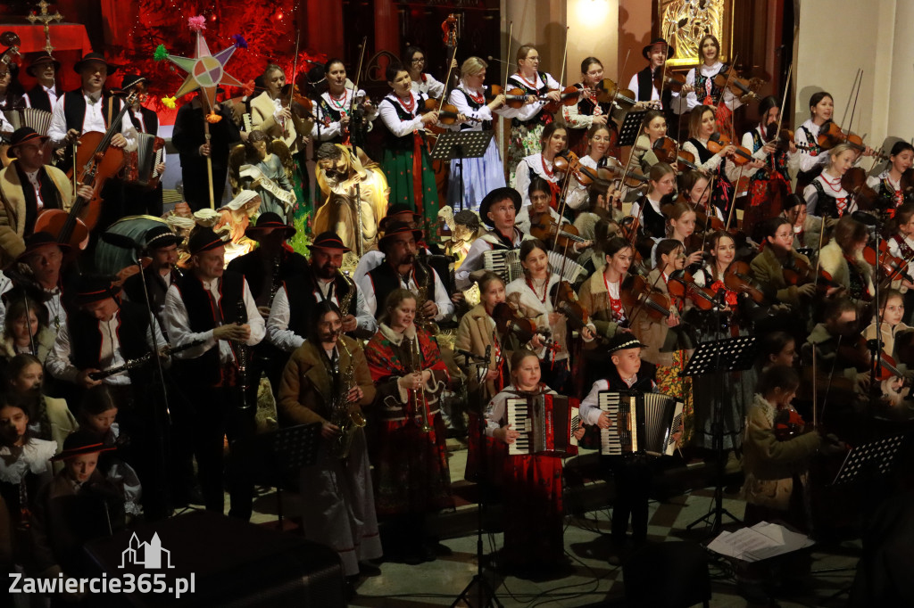 Fotorelacja: Koncert Bożonarodzeniowy kapeli Głos Beskidu w Zawierciu