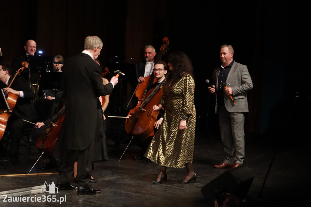 Fotorelacja I: Koncert Jubileuszowy Macieja Niesiołowskiego w MOK Zawiercie