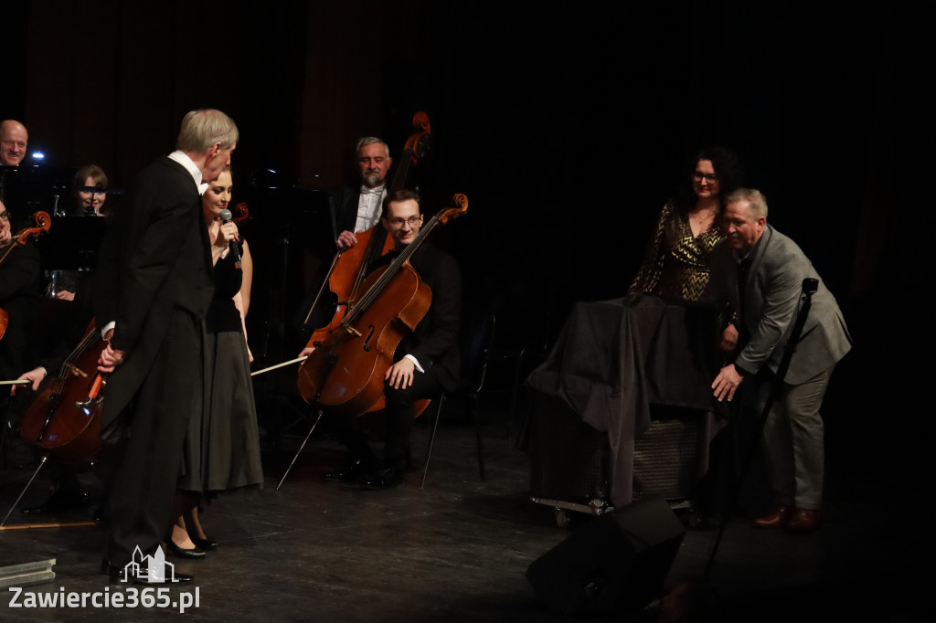 Fotorelacja I: Koncert Jubileuszowy Macieja Niesiołowskiego w MOK Zawiercie