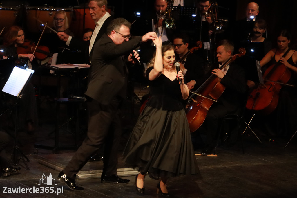 Fotorelacja I: Koncert Jubileuszowy Macieja Niesiołowskiego w MOK Zawiercie