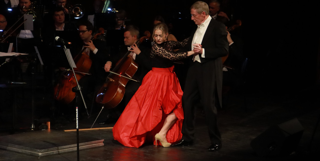 Fotorelacja II: Koncert Jubileuszowy Macieja Niesiołowskiego w MOK Zawiercie