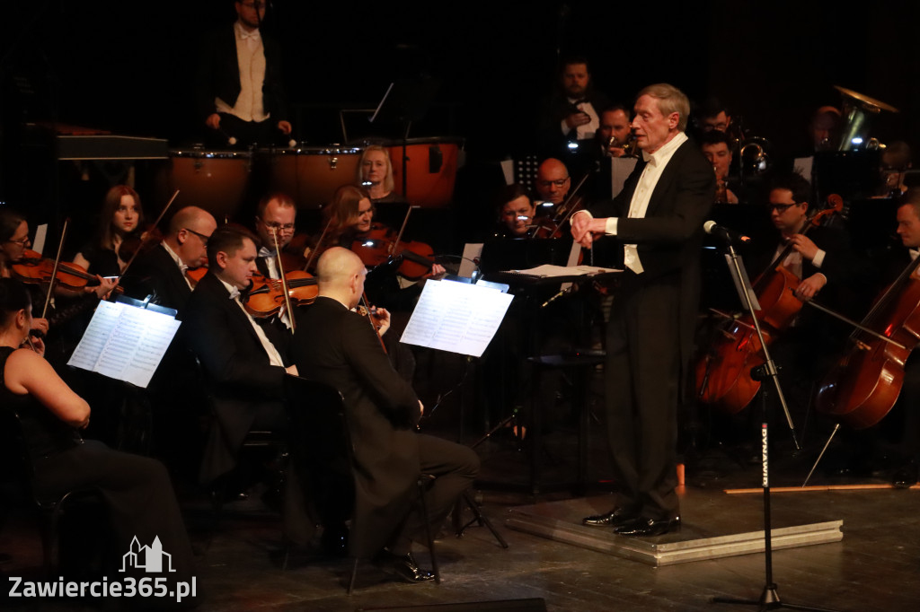 Fotorelacja II: Koncert Jubileuszowy Macieja Niesiołowskiego w MOK Zawiercie