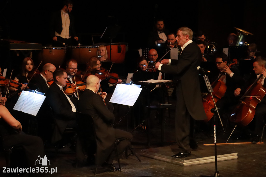 Fotorelacja II: Koncert Jubileuszowy Macieja Niesiołowskiego w MOK Zawiercie