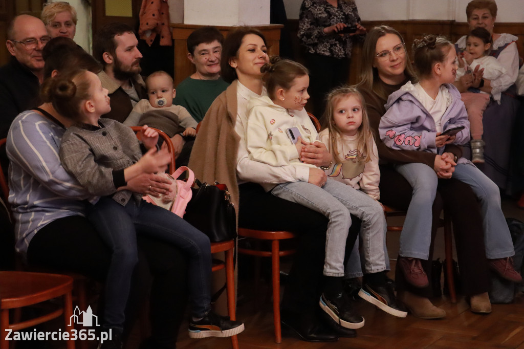 Fotorelacja: Koncert BAJKI NA DZIEŃ BABCI I DZIADKA w Pałacyku nad Wartą w Zawierciu