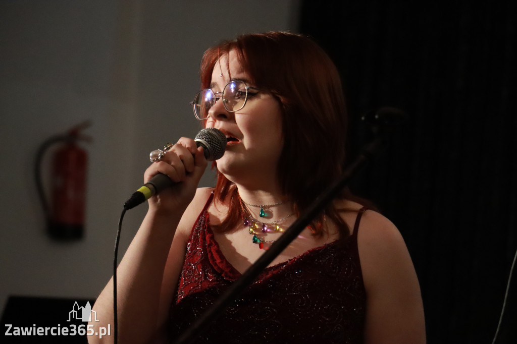 Fotorelacja: Koncert BAJKI NA DZIEŃ BABCI I DZIADKA w Pałacyku nad Wartą w Zawierciu