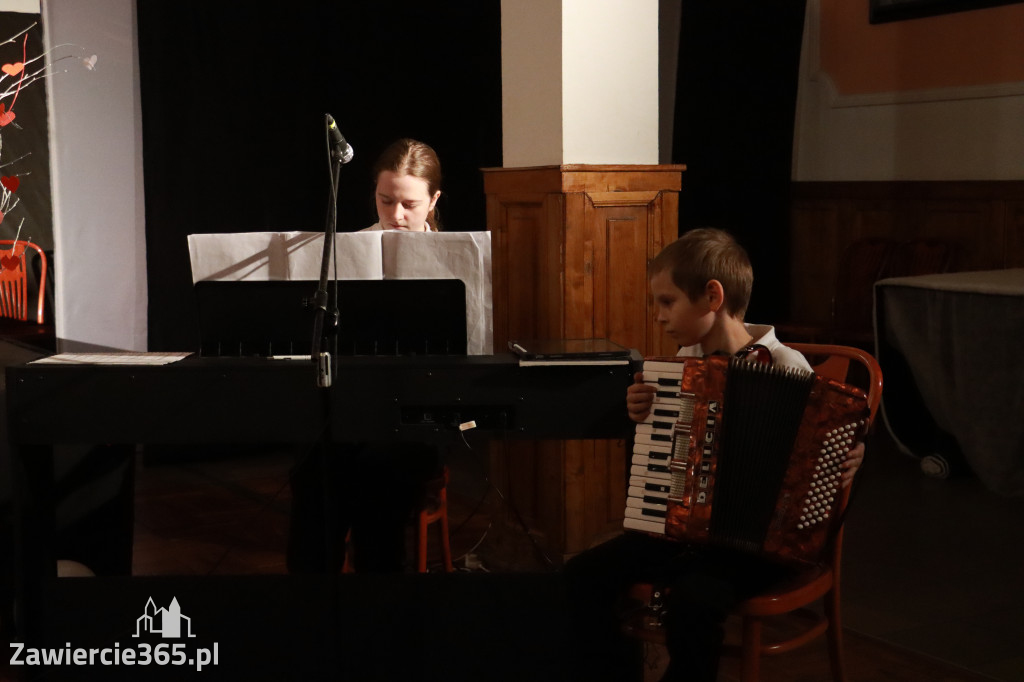 Fotorelacja: Koncert BAJKI NA DZIEŃ BABCI I DZIADKA w Pałacyku nad Wartą w Zawierciu