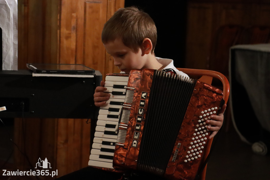 Fotorelacja: Koncert BAJKI NA DZIEŃ BABCI I DZIADKA w Pałacyku nad Wartą w Zawierciu