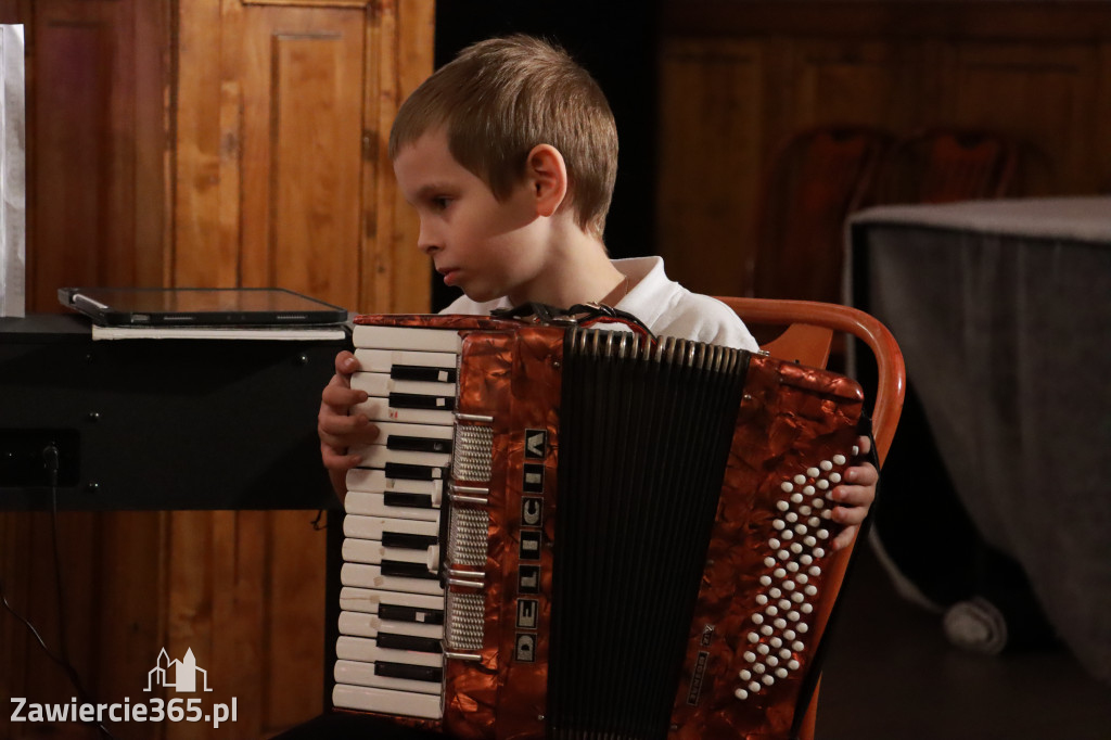 Fotorelacja: Koncert BAJKI NA DZIEŃ BABCI I DZIADKA w Pałacyku nad Wartą w Zawierciu