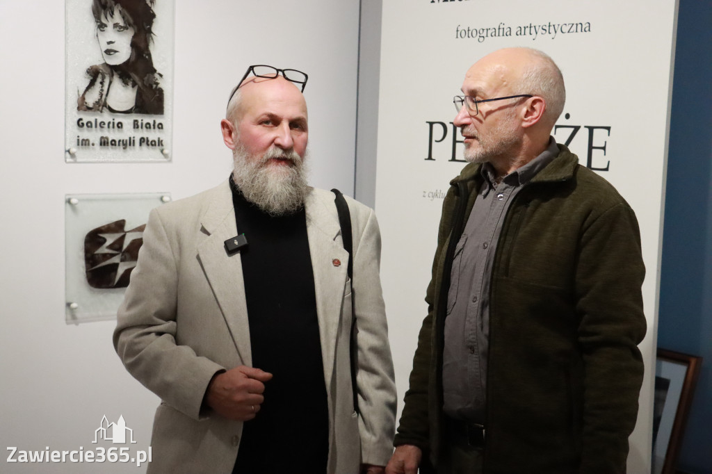 Fotorelacja: Wernisaż wystawy fotografii artystycznej w MOK Zawiercie