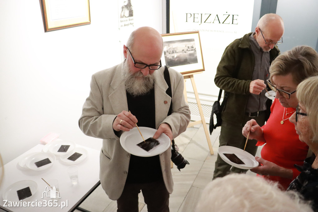 Fotorelacja: Wernisaż wystawy fotografii artystycznej w MOK Zawiercie