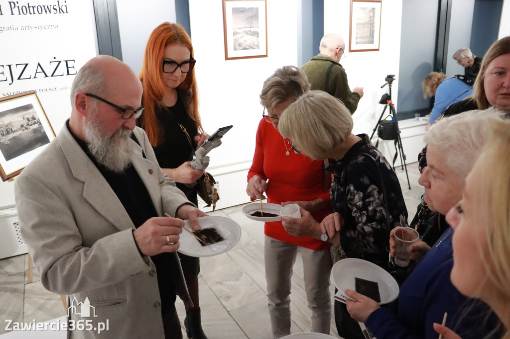 Fotorelacja: Wernisaż wystawy fotografii artystycznej w MOK Zawiercie