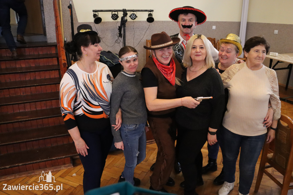 Fotorelacja: Karnawałowy Marsz Nordic Walking w Zawierciu