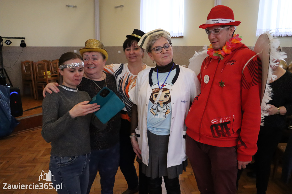 Fotorelacja: Karnawałowy Marsz Nordic Walking w Zawierciu
